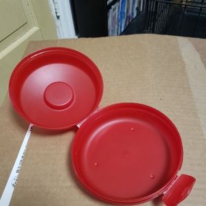 Tupperware bagel container